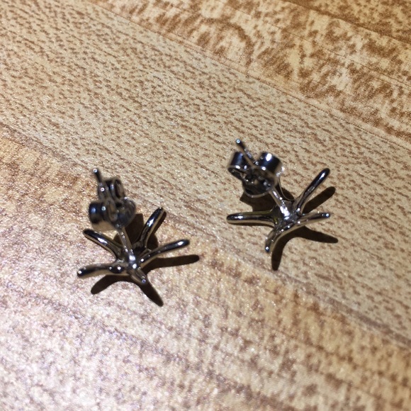LAST PAIR Petite Silver Starfish earrings - Picture 5 of 6